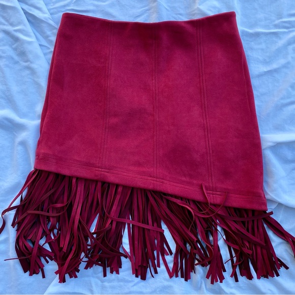 Skies Are Blue Cherry Red Faux Suede Fringe Mini Skirt Cowgirl Boho Christmas M - Picture 2 of 6